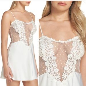 Flora Nikrooz Showstopper Chemise Ivory
